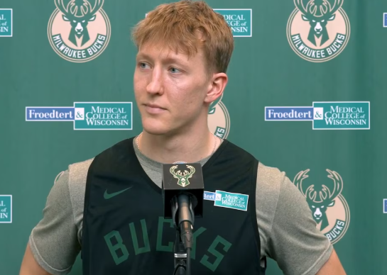 bucks-sepakat-perpanjang-kontrak-pemain-aj-green