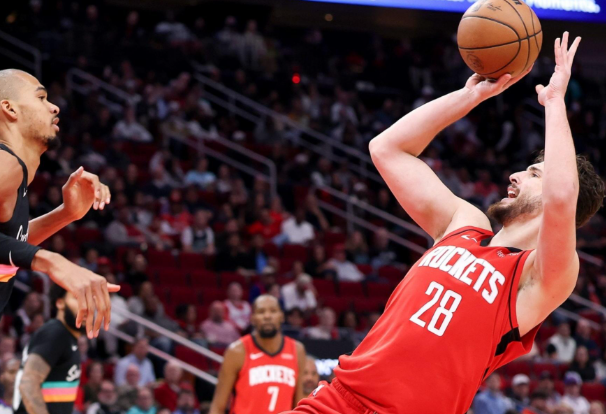 sengun-nyaris-dapatkan-triple-double-saat-lawan-spurs