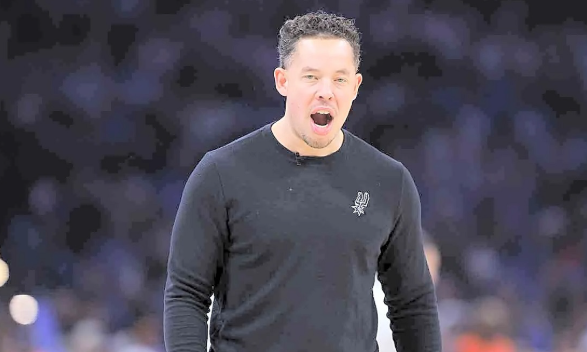 mitch-johnson-memarahi-pemain-spurs-usai-kalah-dari-blazers