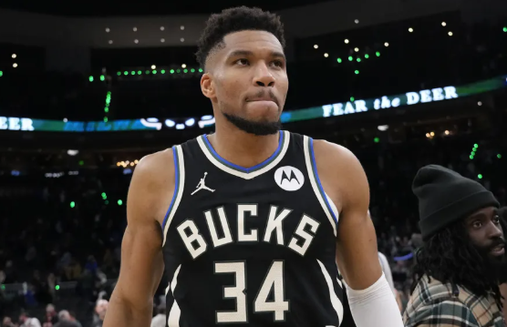 Rumor Panas: Warriors Incar Trade Giannis Antetokounmpo