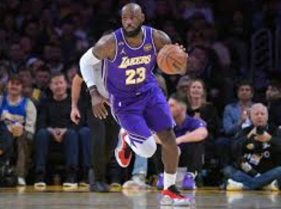LeBron Triple-Double Tertua di NBA, Lakers Hajar Mavs